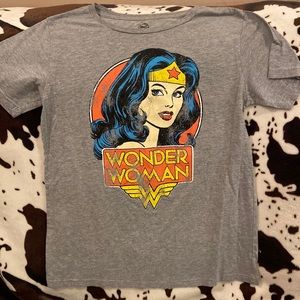 Wonder Woman graphic tee size large 11/13